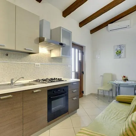 Tatil Evi Family Friendly House With A Swimming Pool Dolenja Vas, Istria - Sredisnja Istra - 24521 *