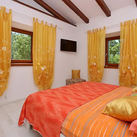 Family Friendly House With A Swimming Pool Dolenja Vas, Istria - Sredisnja Istra - 24521 בית נופש *
