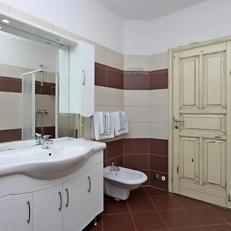 Family Friendly House With A Swimming Pool Dolenja Vas, Istria - Sredisnja Istra - 24521 בית נופש *