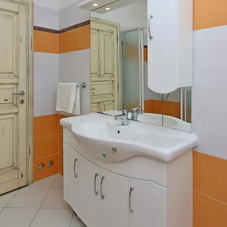 Family Friendly House With A Swimming Pool Dolenja Vas, Istria - Sredisnja Istra - 24521 בית נופש *