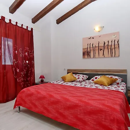 Family Friendly House With A Swimming Pool Dolenja Vas, Istria - Sredisnja Istra - 24521 בית נופש