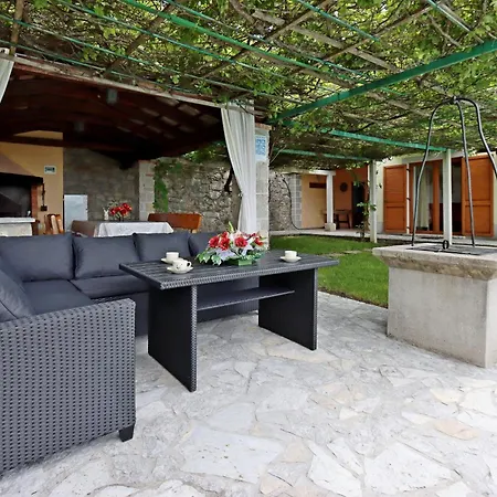 Family Friendly House With A Swimming Pool Dolenja Vas, Istria - Sredisnja Istra - 24521 בית נופש
